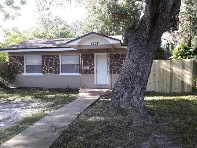 Move in special 1/2 off 1st months rent -... - Move in special  1/2 off 1st months rent -... House