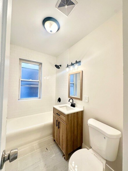 Foto del edificio - 1152 N Lawndale Ave