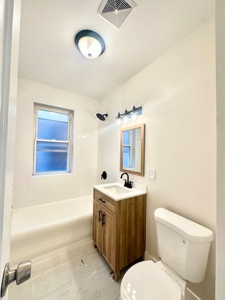 Building Photo - 1152 N Lawndale Ave