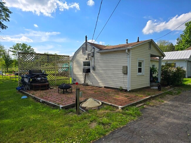 Building Photo - 1737 Sunset Ave