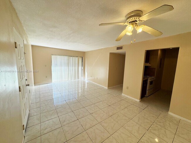 Foto del edificio - 7429 SW 152nd Ave