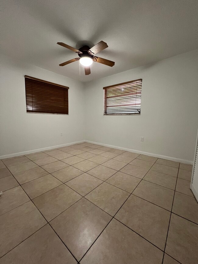 Foto del edificio - 3534 SW 11th St