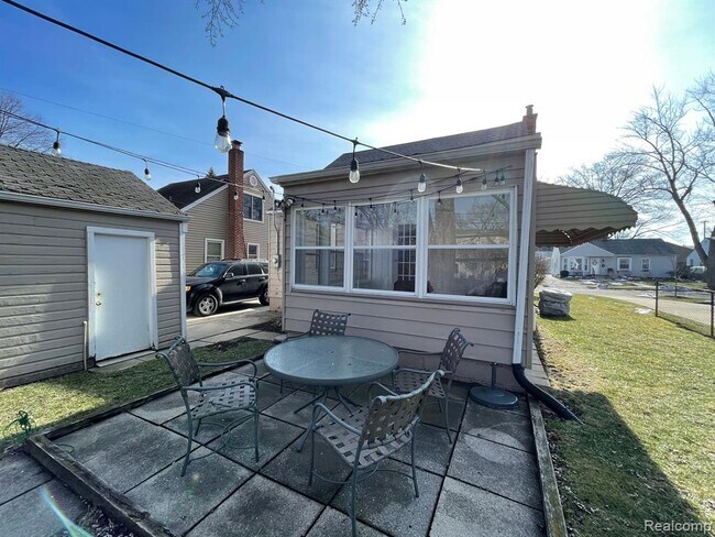 Building Photo - 1610 Eaton Rd