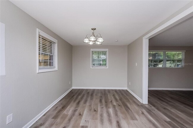 Foto del edificio - 7145 Pinewood Dr