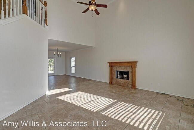 Building Photo - 4 br, 2.5 bath House - 3605 Berkeley Dr