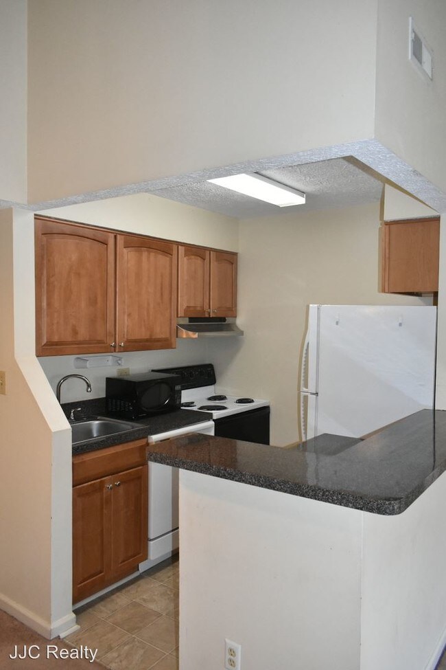 Building Photo - 2 br, 1 bath House - 222 Wells Ct