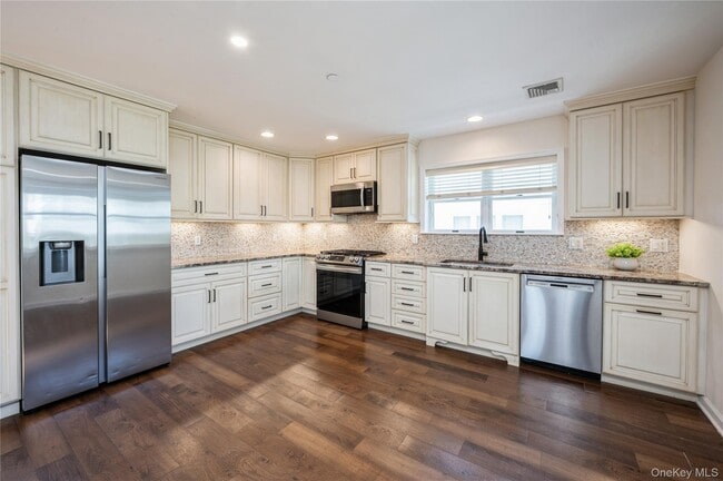 Foto del edificio - 138 Woodside Ave