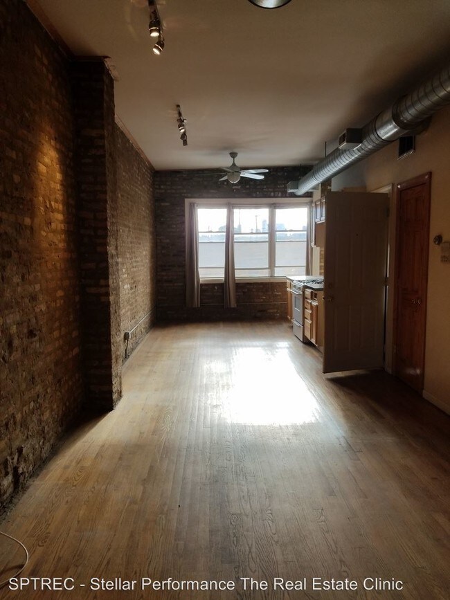 Building Photo - 446 N Western Ave