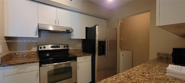 Foto del edificio - 4820 N State Road 7