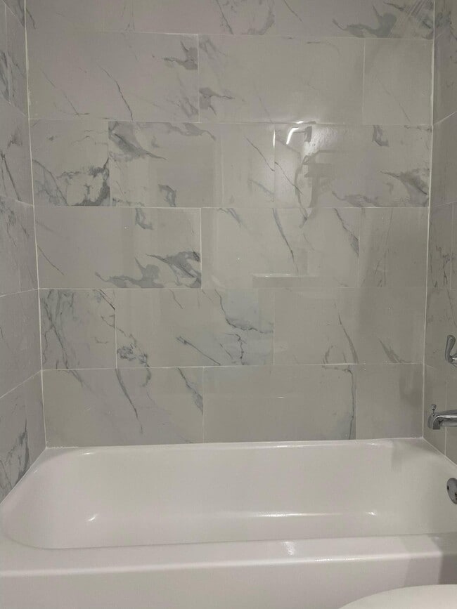 Building Photo - 1450 SW 8th Ct