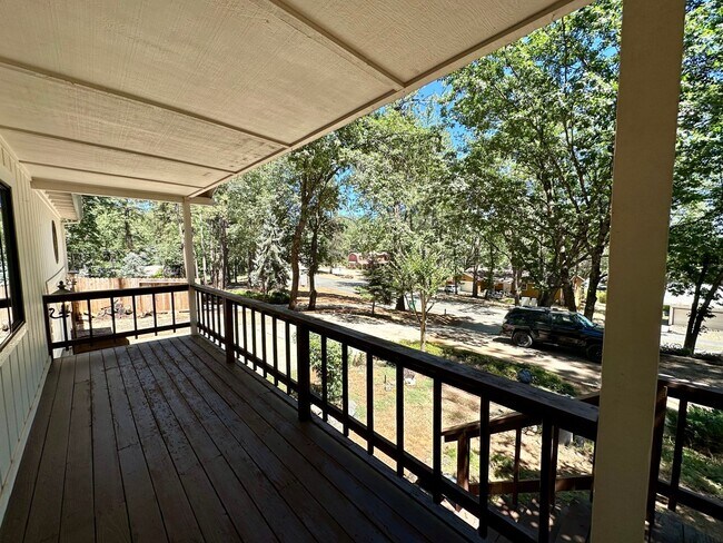 Foto del edificio - 3 Bedroom 2 Bathroom House in Desirable Al...
