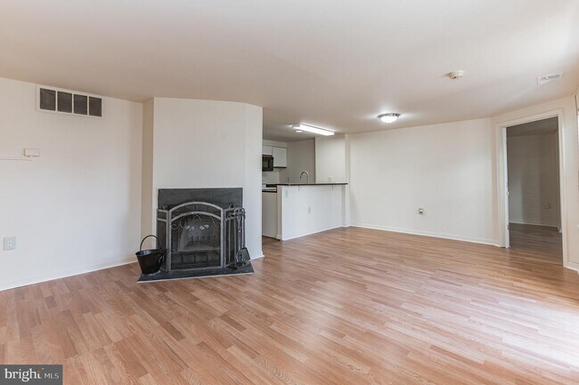 Building Photo - 4355 Pembrook Village Dr