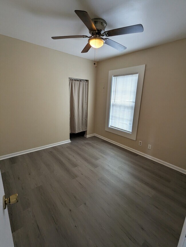 Building Photo - 1411