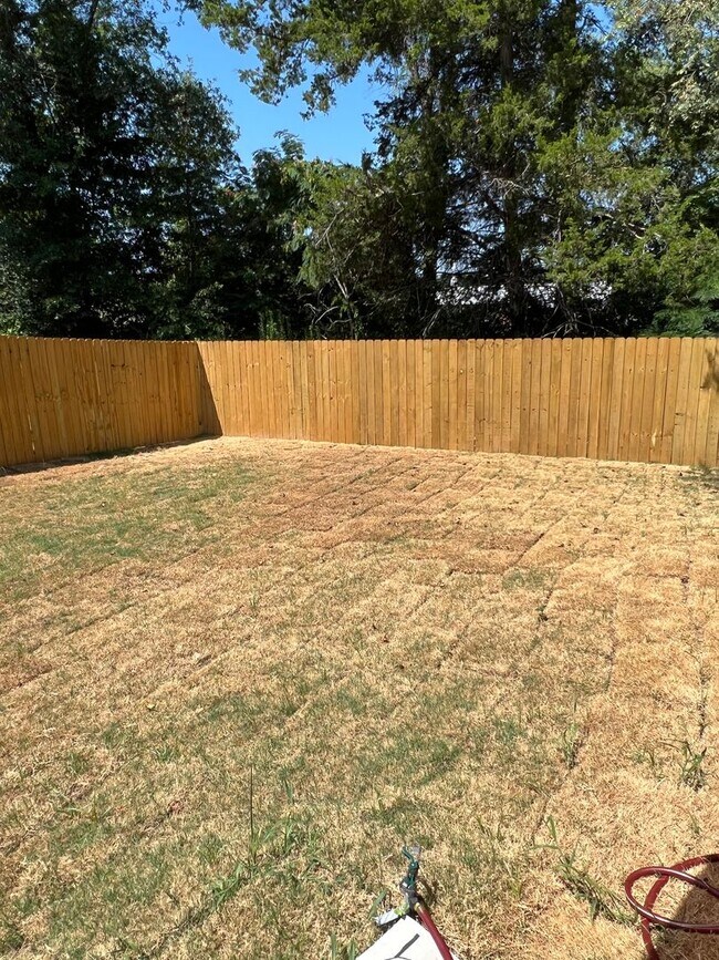 Foto del edificio - 127/129 Village North Circle