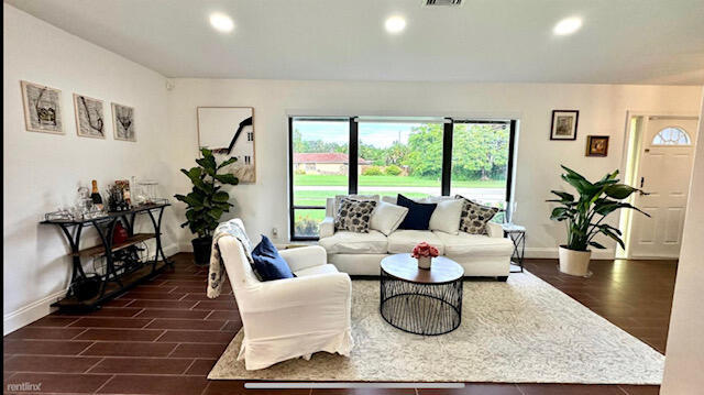 Foto del edificio - 550 Wranglewood Dr