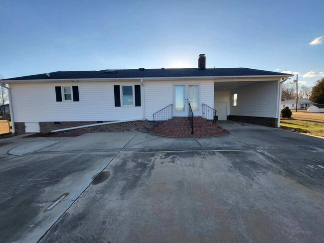 Building Photo - 1172 Reedy Creek Rd