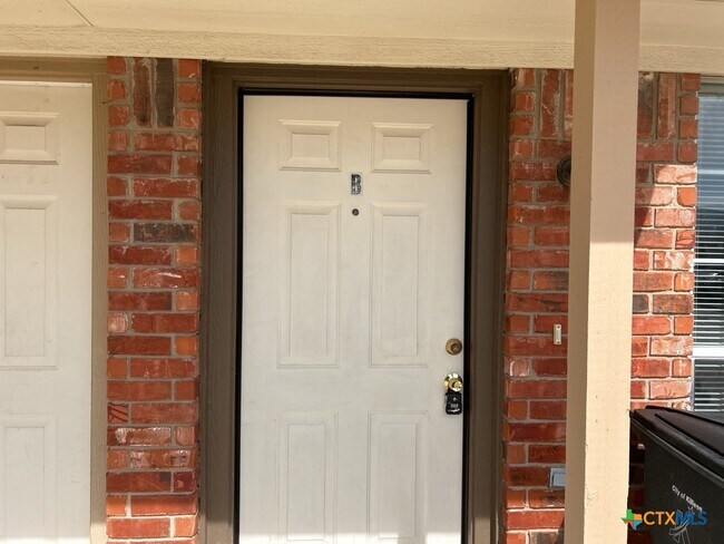 Foto del edificio - 2709 Vernice Loop