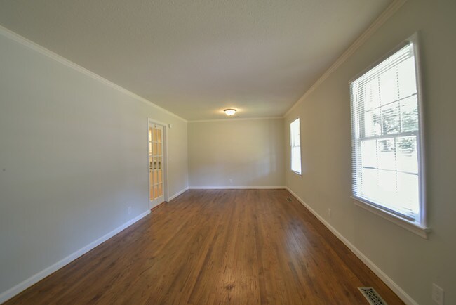 Building Photo - Bonus Room!