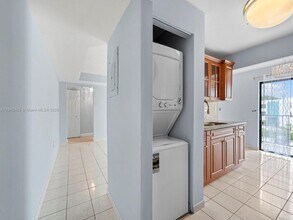Building Photo - 1820 W 53rd St