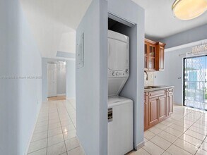 Building Photo - 1820 W 53rd St