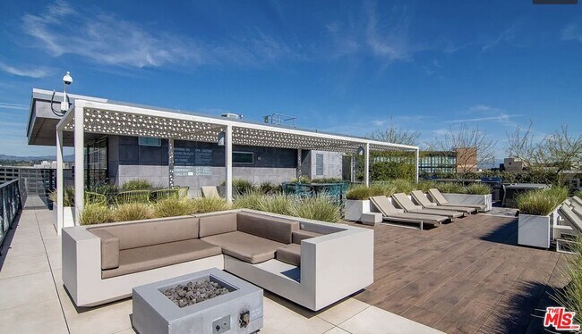 Foto del edificio - 530 S Hewitt St
