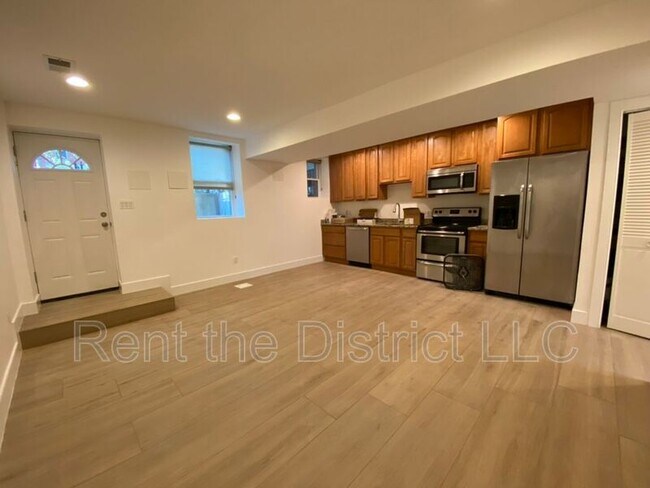 Foto del edificio - 605B Kenyon St NW