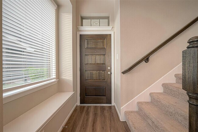 Foto del edificio - 8700 Laurel Crest Dr
