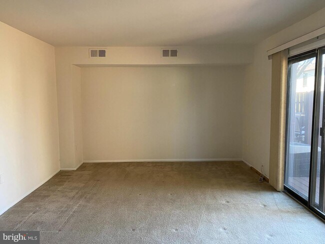 Foto del edificio - 215 East Ct