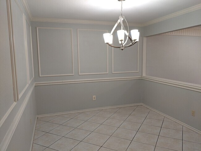Building Photo - 2 Story Town Home Across from Spring Garde...
