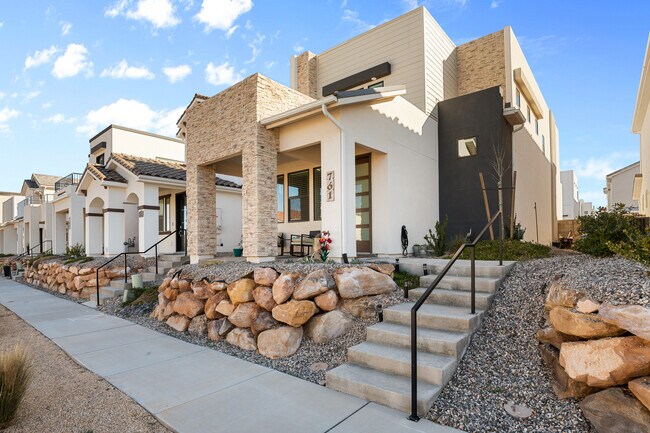 Building Photo - 761 W Scarlet Hill Dr