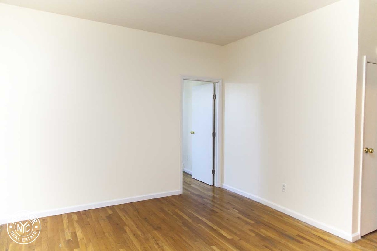Primary Photo - 421 Throop Ave