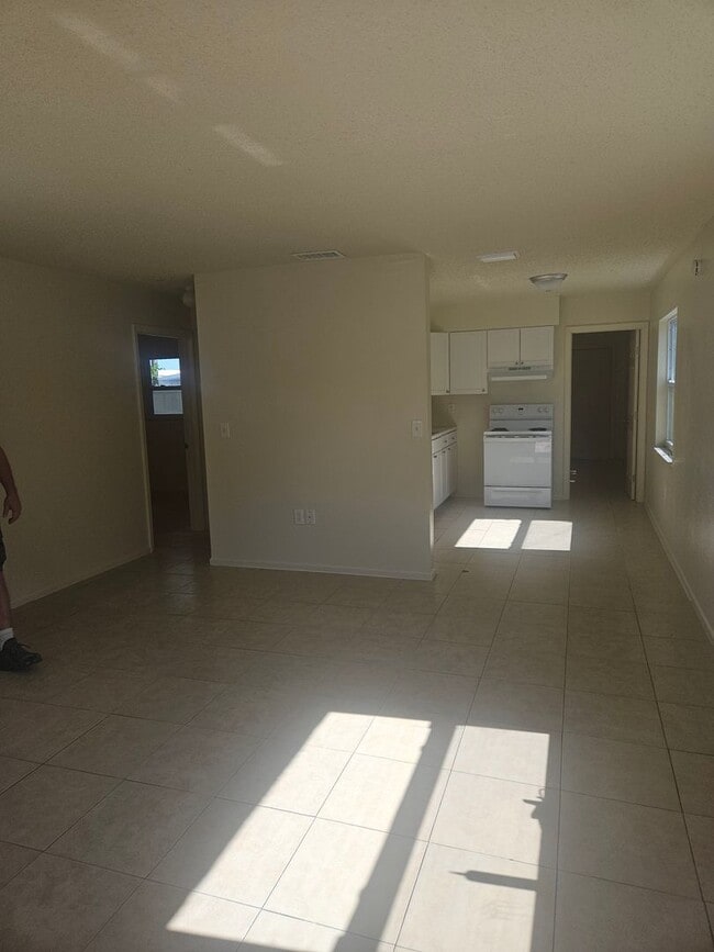 Building Photo - 3/2 DUPLEX