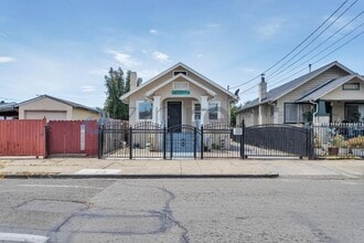 Building Photo - Unit