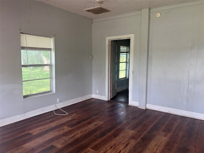 Foto del edificio - 613 Harrison Ln