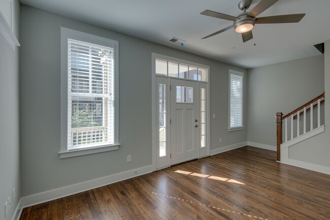 Foto del edificio - AVAILABLE NOW-E.Nashville- 3-Bed/3.5+ Bath...