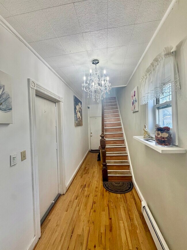 Foto del edificio - 212 Plainfield Ave