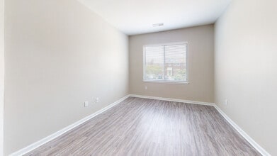 Interior Photo - 20 Lambourne