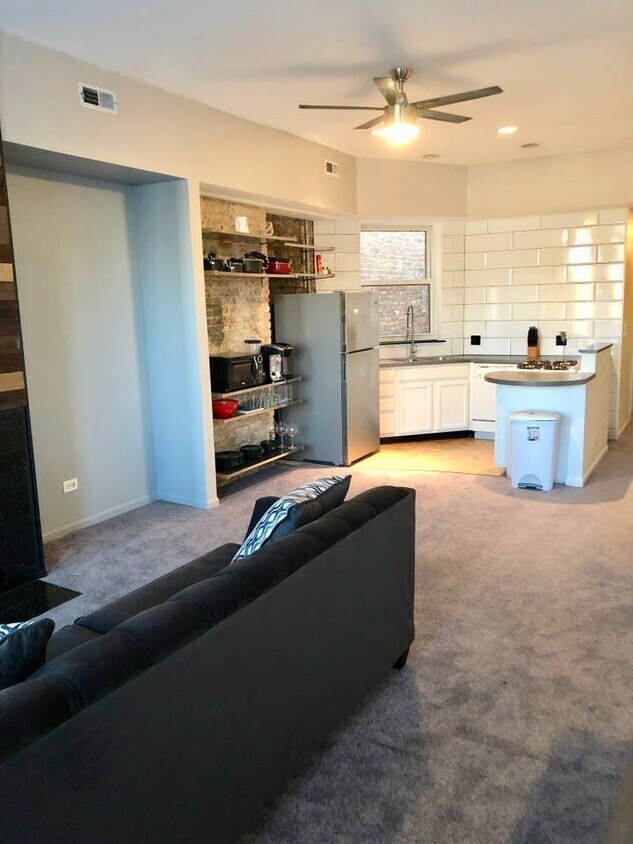 Building Photo - 3404 N Halsted St