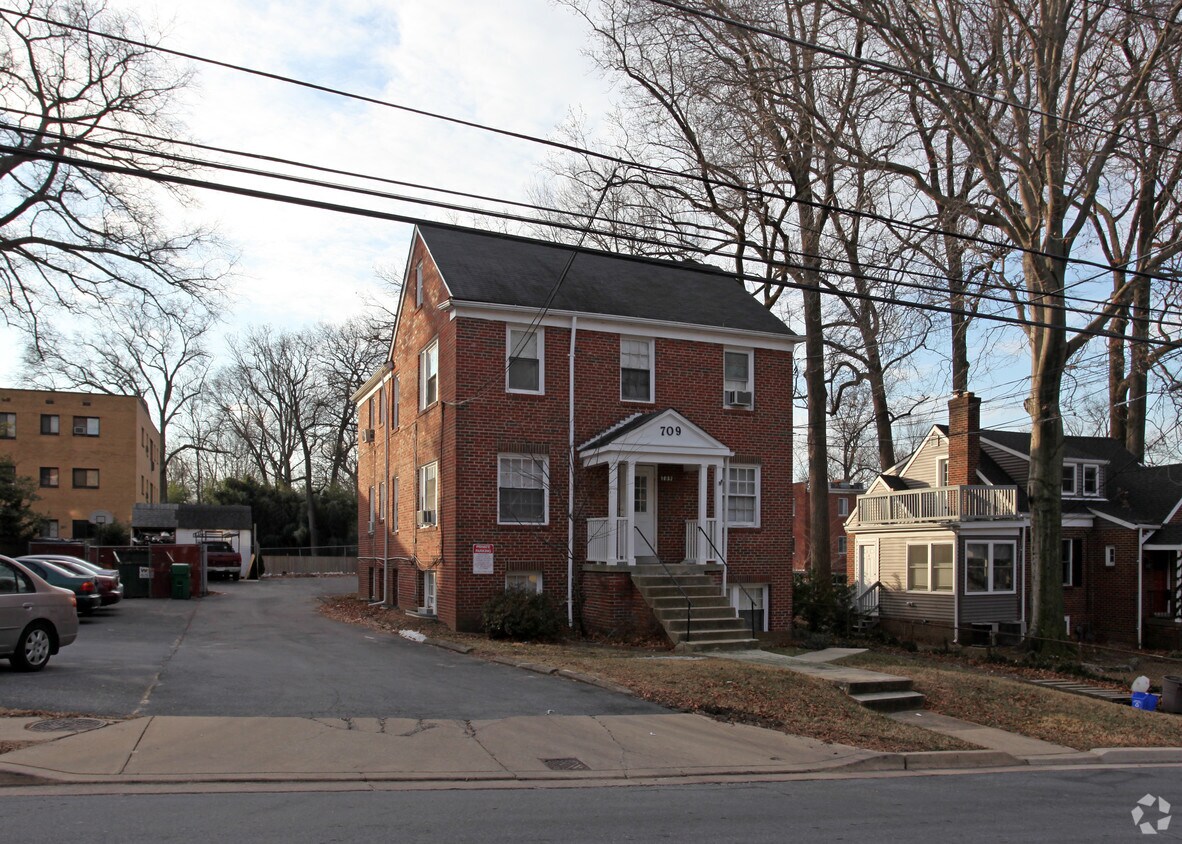 Primary Photo - 709 Hudson Ave