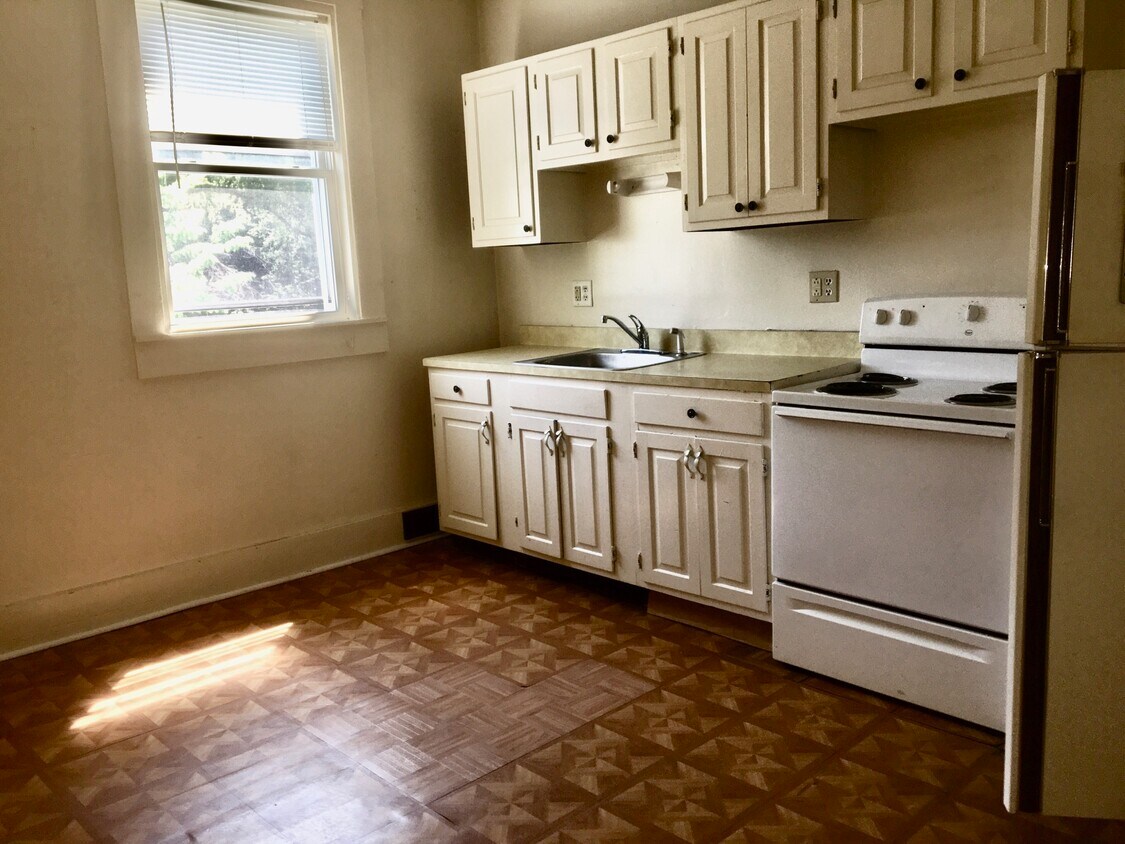 95 E Main St Unit 6, Conway, NH 03818 Apartment for Rent in Conway