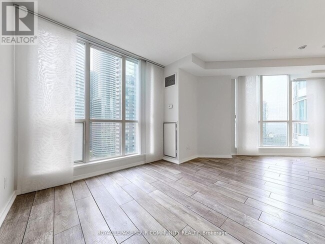 Building Photo - 208-2208 Queens Quay W