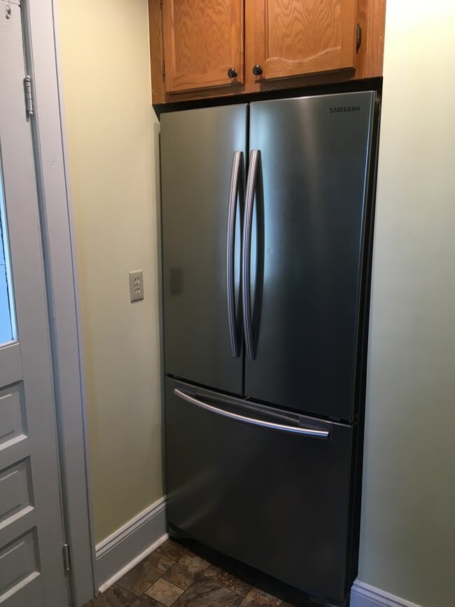Kitchen - 1003 Bingham Ave