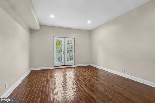 Building Photo - 2050 Frankford Ave