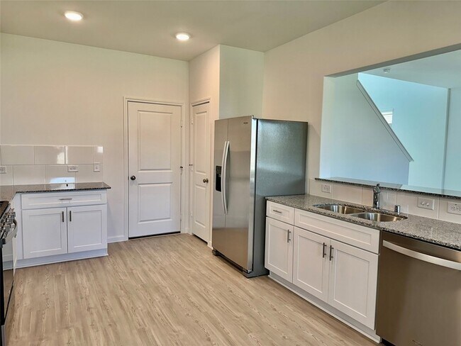 Foto del edificio - 16530 Pine Arrow Dr