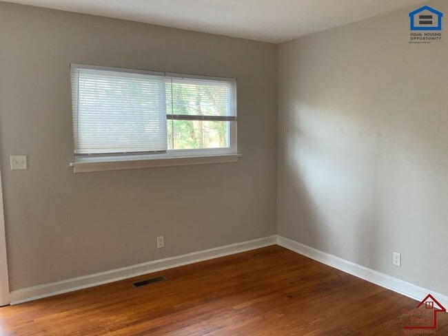 Foto del edificio - 304 Tunnel Blvd