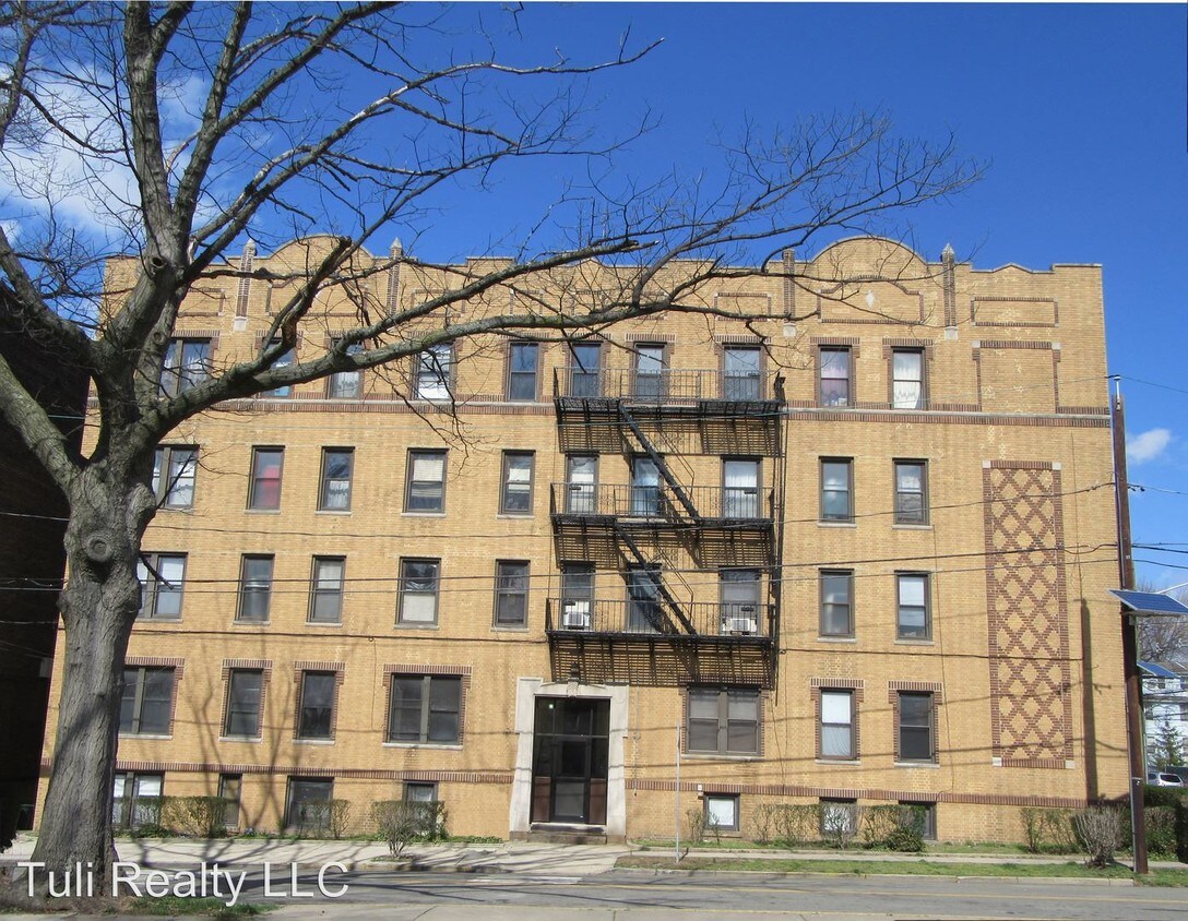 Primary Photo - 1111 Kennedy Blvd