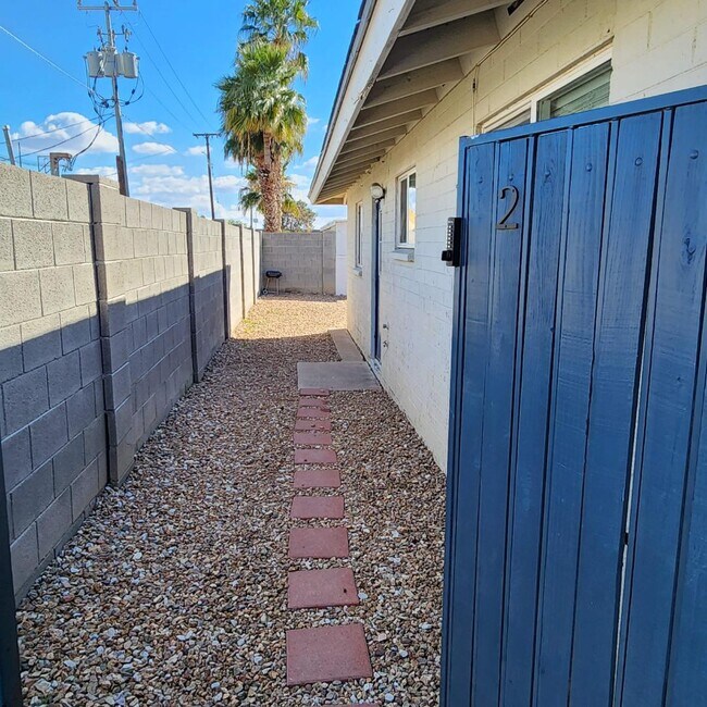 Foto del edificio - 1920 W Mulberry Dr