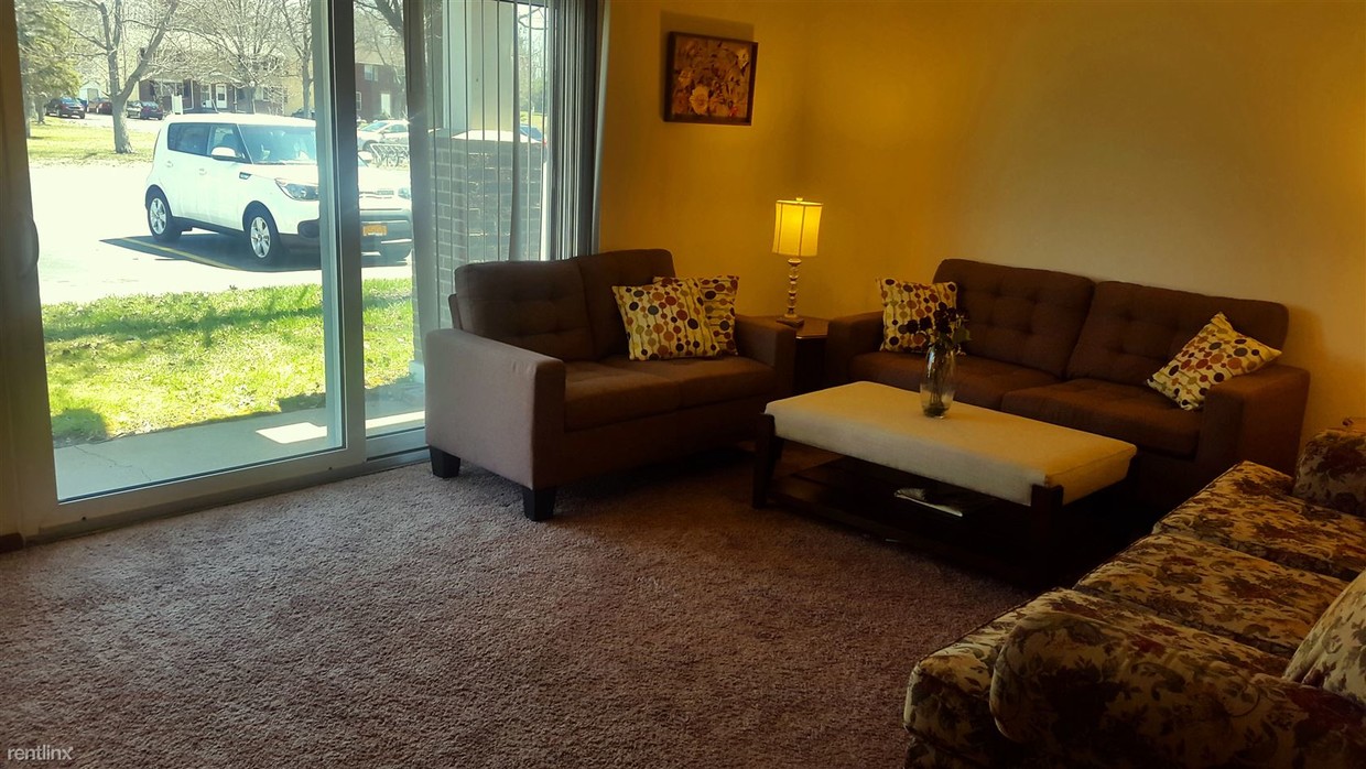 Primary Photo - 85 W Summerset Ln