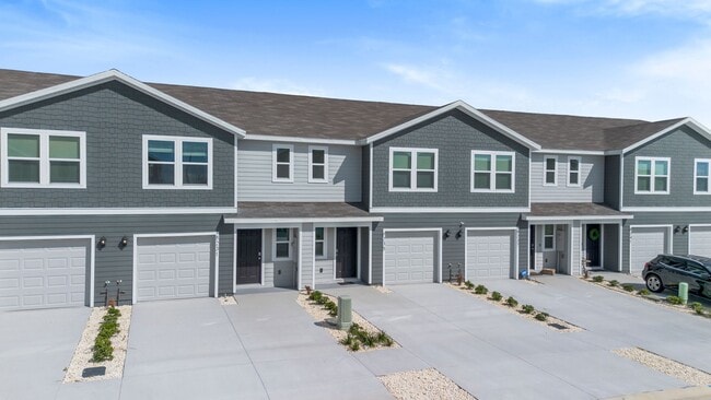 Building Photo - Townhouse at Laurel Commons