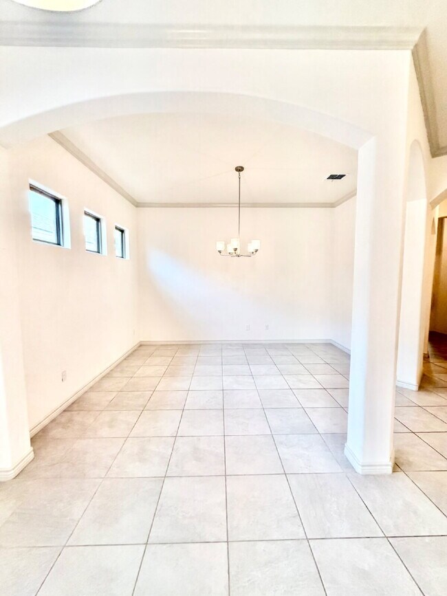Building Photo - "Charming 3-Bedroom Oasis with 2 Full Baths in Odessa's Heart – Expansive 1895 Sq. Ft.!"